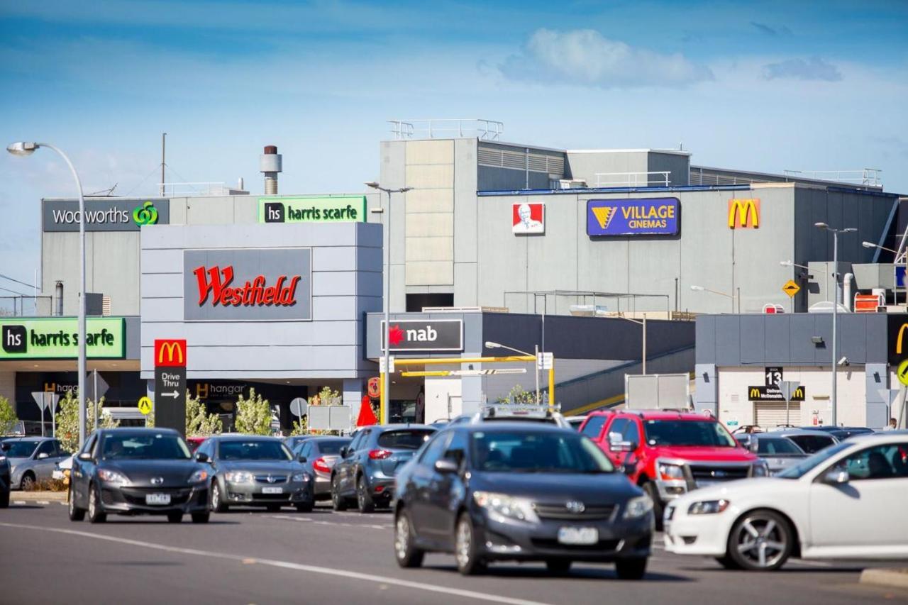Silver House - Melbourne Airport Accommodation - 7 Minutes From Melbourne Airport, Melbourne
